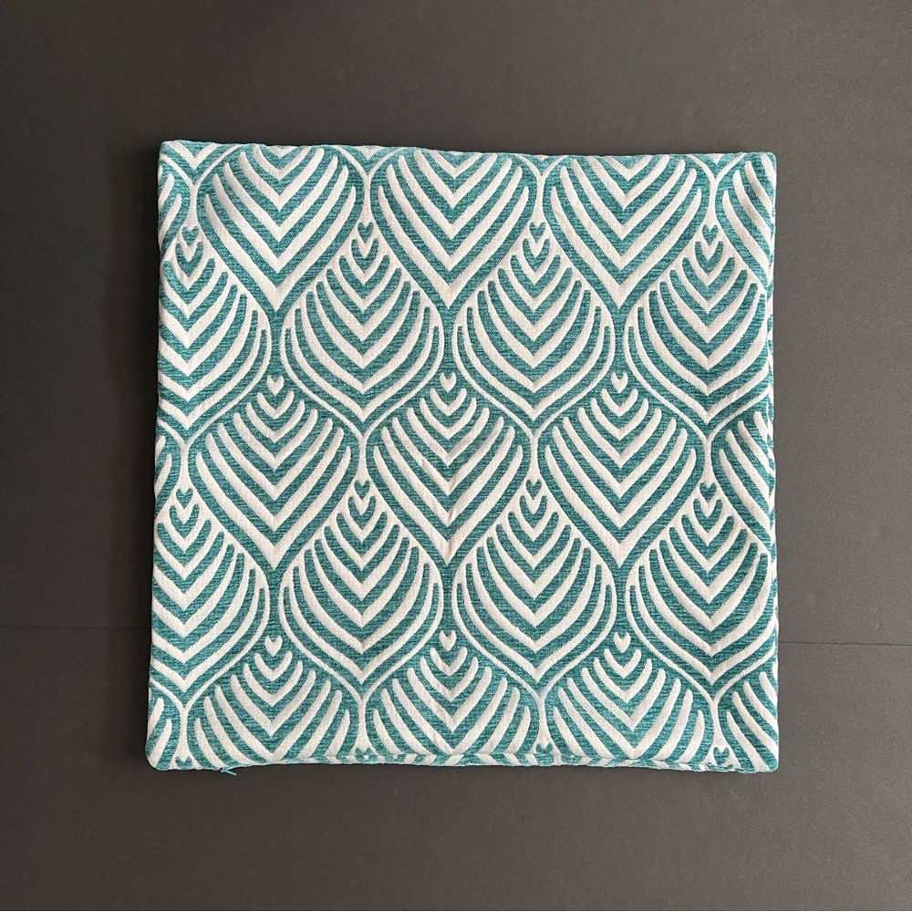 Set Of 2 Aqua Blue & White Throw Pillow Covers 17.5" Geometric Leaf Pattern